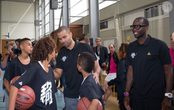 Tony Parker donnait le coup d'envoi de son camp d'entraînement le 21 juillet 2014 sur le campus de La Doua à Villeurbanne, en présence de la ministre des Sports Najat Vallaud-Belkacem qu'il a affronté lors d'un petit match