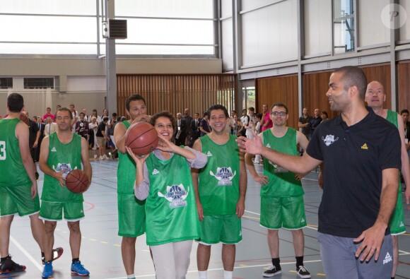 Tony Parker donnait le coup d'envoi de son camp d'entraînement le 21 juillet 2014 sur le campus de La Doua à Villeurbanne, en présence de la ministre des Sports Najat Vallaud-Belkacem qu'il a affronté lors d'un petit match