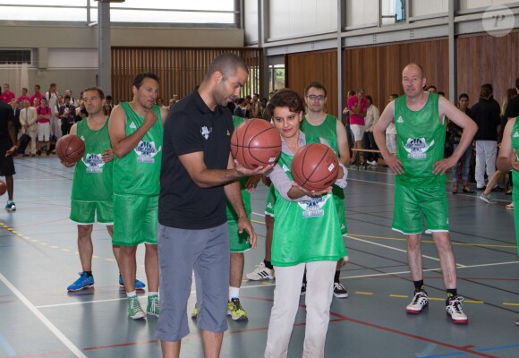 Tony Parker donnait le coup d'envoi de son camp d'entraînement le 21 juillet 2014 sur le campus de La Doua à Villeurbanne, en présence de la ministre des Sports Najat Vallaud-Belkacem qu'il a affronté lors d'un petit match