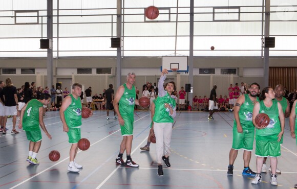 Tony Parker donnait le coup d'envoi de son camp d'entraînement le 21 juillet 2014 sur le campus de La Doua à Villeurbanne, en présence de la ministre des Sports Najat Vallaud-Belkacem qu'il a affronté lors d'un petit match