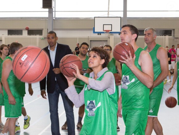 Tony Parker donnait le coup d'envoi de son camp d'entraînement le 21 juillet 2014 sur le campus de La Doua à Villeurbanne, en présence de la ministre des Sports Najat Vallaud-Belkacem qu'il a affronté lors d'un petit match