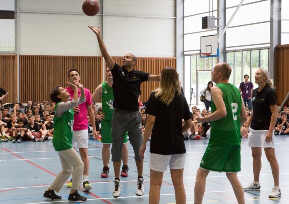 Tony Parker donnait le coup d'envoi de son camp d'entraînement le 21 juillet 2014 sur le campus de La Doua à Villeurbanne, en présence de la ministre des Sports Najat Vallaud-Belkacem qu'il a affronté lors d'un petit match