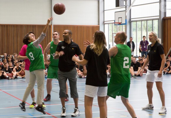 Tony Parker donnait le coup d'envoi de son camp d'entraînement le 21 juillet 2014 sur le campus de La Doua à Villeurbanne, en présence de la ministre des Sports Najat Vallaud-Belkacem qu'il a affronté lors d'un petit match