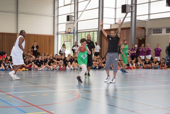 Tony Parker donnait le coup d'envoi de son camp d'entraînement le 21 juillet 2014 sur le campus de La Doua à Villeurbanne, en présence de la ministre des Sports Najat Vallaud-Belkacem qu'il a affronté lors d'un petit match