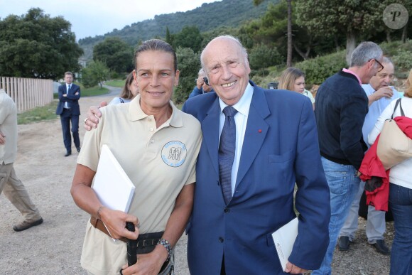Exclusif - La princesse Stéphanie de Monaco fête le 1er anniversaire de l'arrivée des éléphantes Baby et Népal au domaine de Fontbonne sur la commune de Peille, le 12 juillet 2014. Elle pose ici avec le docteur Alain Frère, créateur avec le prince Rainier III de Monaco du festival international du cirque de Monaco.