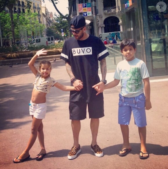 Dani Alves et ses deux enfants Victoria et Daniel - juillet 2014