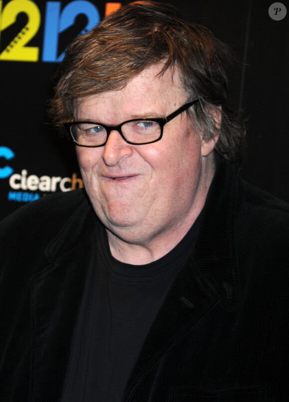 Michael Moore lors de la première de '12-12-12' au Clearview Cinemas Ziegfield Theater de New York le 8 novembre 2013