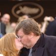  Michael Moore et son &eacute;pouse Kathleen Glynn &agrave; la sortie de la projection du film 'Fahrenheit 911' lors du Festival de Cannes le 17 mai 2004 