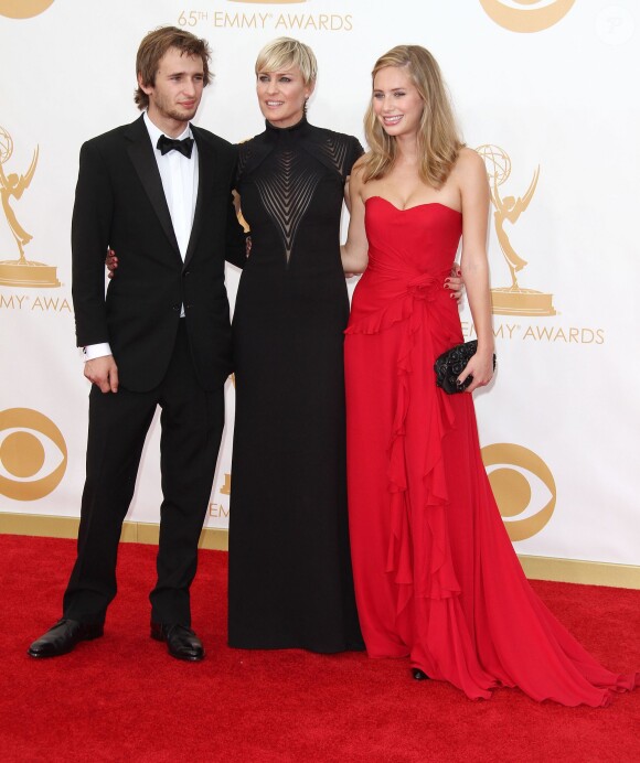 Robin Wright et ses enfants, Hopper Penn et Dylan Penn aux "Emmy Awards" a Los Angeles, le 22 septembre 2013.