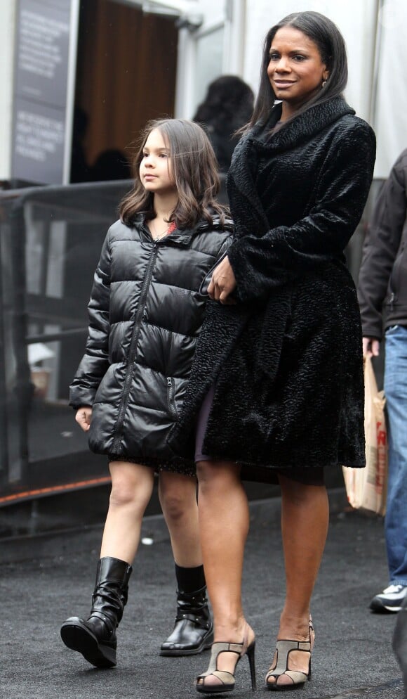 Audra McDonald et sa fille Zoe à New York, le 15 février 2012. 