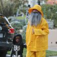  Sandra Bullock avec son fils Louis &agrave; Los Angeles le 31 octobre 2013, d&eacute;guis&eacute;s pour Halloween 
