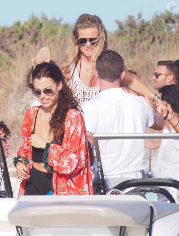 Orlando Bloom profite de ses vacances à Ibiza avec ses amies et amis, le 29 juillet 2014