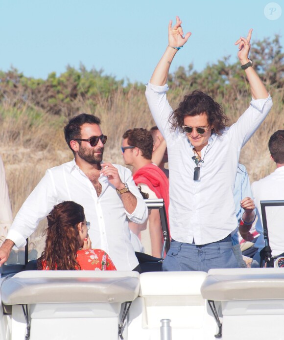 Orlando Bloom profite de ses vacances à Ibiza avec ses amies et amis, le 29 juillet 2014