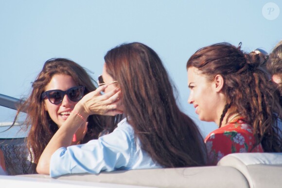 Orlando Bloom profite de ses vacances à Ibiza avec ses amies et amis, le 29 juillet 2014
