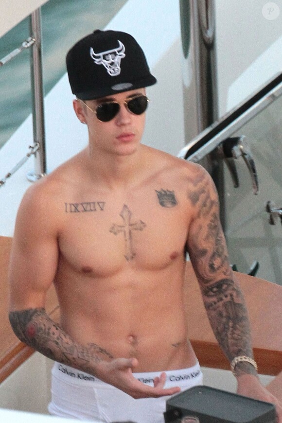 Justin Bieber sur un yacht à Miami, le 3 juillet 2014