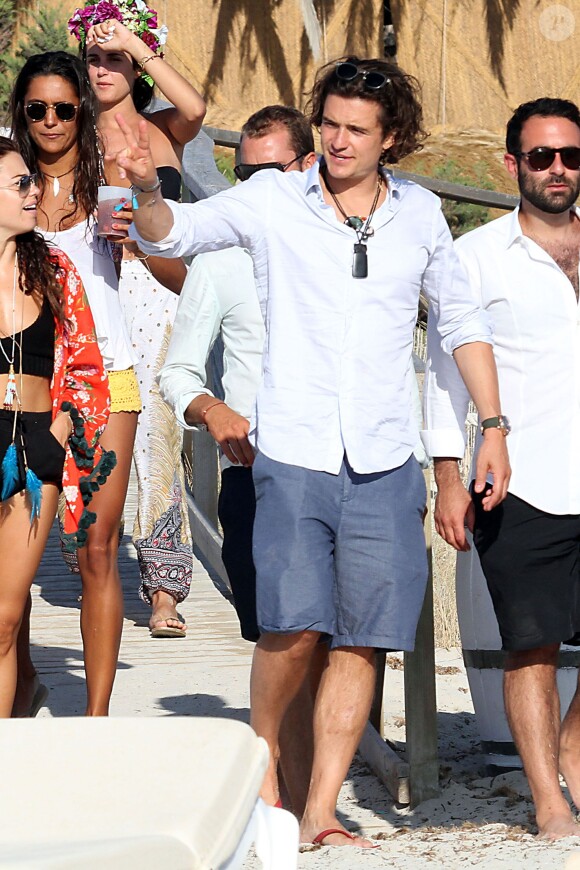 Orlando Bloom à Formentera avec ses amis et amies sur l'île de Formentera le 29 juillet 2014