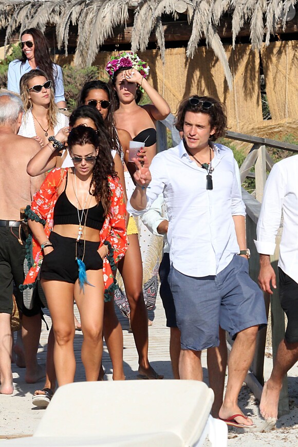 Orlando Bloom à Formentera avec ses amis et amies sur l'île de Formentera le 29 juillet 2014