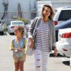 Jessica Alba et sa fille Haven dans les rues de Santa Monica, le 25 juillet 2014