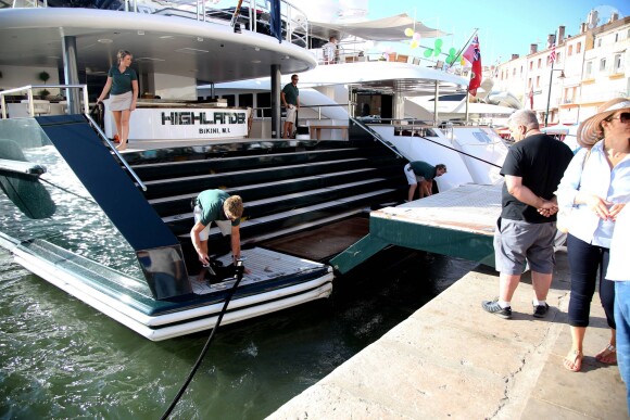 Le Highlander, nom du yacht sur lequel Chris Brown est arrivé à Saint-Tropez, s'est heurté contre le quai à son arrivée au port. Le 30 juillet 2014.