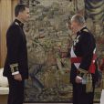  Le roi Felipe VI d'Espagne et le roi Juan Carlos I lors de la c&eacute;r&eacute;monie de passation de pouvoir entre le roi Juan Carlos I et son fils le roi Felipe VI d'Espagne au palais de la Zarzuela &agrave; Madrid, le 19 juin 2014 