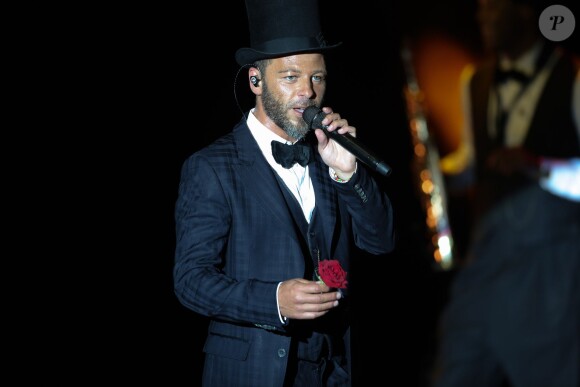 Christophe Maé donnait un concert exceptionnel lors du gala de l'association Fight Aids Monaco créée par Stéphanie de Monaco qui célébrait ses dix ans, au Sporting de Monte Carlo, le 25 juillet 2014.