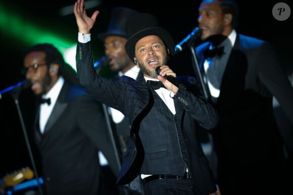 Christophe Maé donnait un concert exceptionnel lors du gala de l'association Fight Aids Monaco créée par Stéphanie de Monaco qui célébrait ses dix ans, au Sporting de Monte Carlo, le 25 juillet 2014.