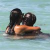 Ludivine Sagna et son mari Bacary profite de la plage lors de ses vacances à Miami le 23 juillet 2014