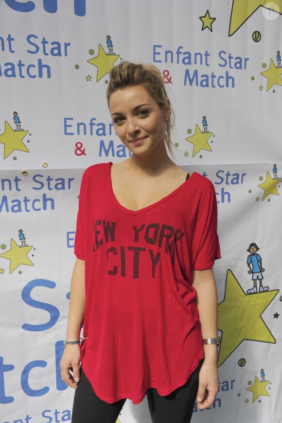 Priscilla participe à un tournoi de tennis pour l'association Enfant Star et Match, à Paris, en mars 2012.