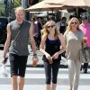 Chloë Moretz, son frère Trevor et leur mère Teri à Beverly Hills, le 11 juillet 2014.