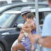 Lionel Messi avec son fils Thiago, à Sabaudia en Italie, le jeudi 31 juillet 2014.