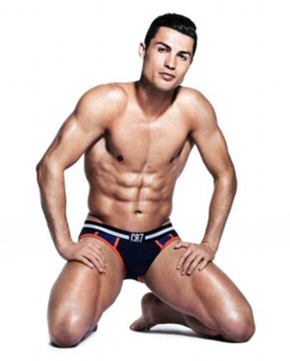 Cristiano Ronaldo pris en photo par Rankin pour sa seconde collection de sous-vêtements CR7. Août 2014.
