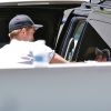 Exclusif - Robert Pattinson quitte une fête chez des amis à West Hollywood, le 2 août 2014, laquelle a commencé le vendredi après-midi et s'est terminée dans la matinée du samedi. Robert Pattinson est reparti avec deux filles en limousine.