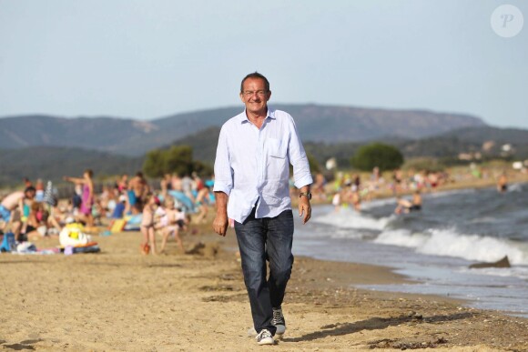 Exclusif - Rencontre avec le journaliste Jean-Pierre Pernaut à Hyères, à l'occasion de la tournée de "Danse avec les stars" sur la plage des Salins. Le 19 juillet 2014.