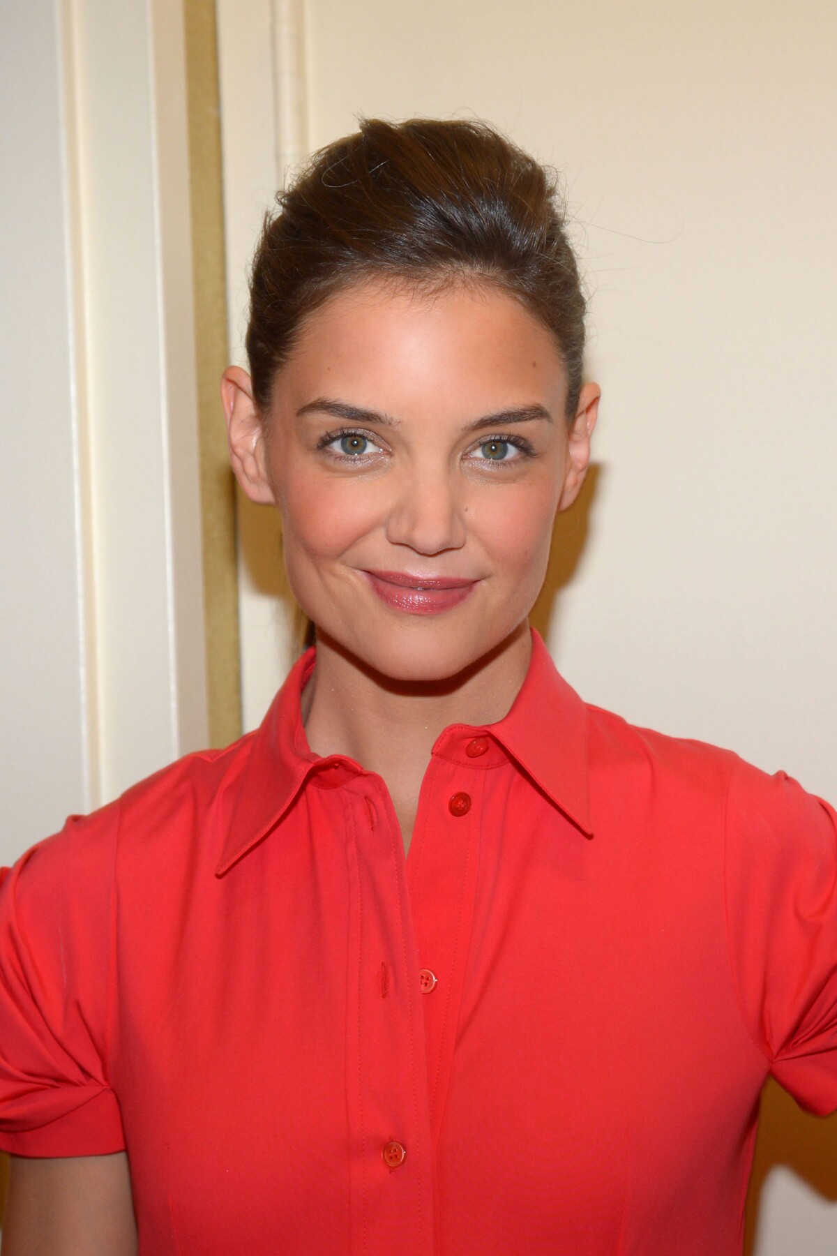 Vidéo Katie Holmes Se Rend à Lémission Live With Michael And Kelly à New York Le 6 Août 2014 