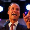 Le prince William, hilare, était l'invité surprise, le 7 août 2014 à Glasgow, d'une réception organisée pour remercier ceux qui ont contribué à la réussite des XXe Jeux du Commonwealth. 1 500 personnes étaient conviées.
