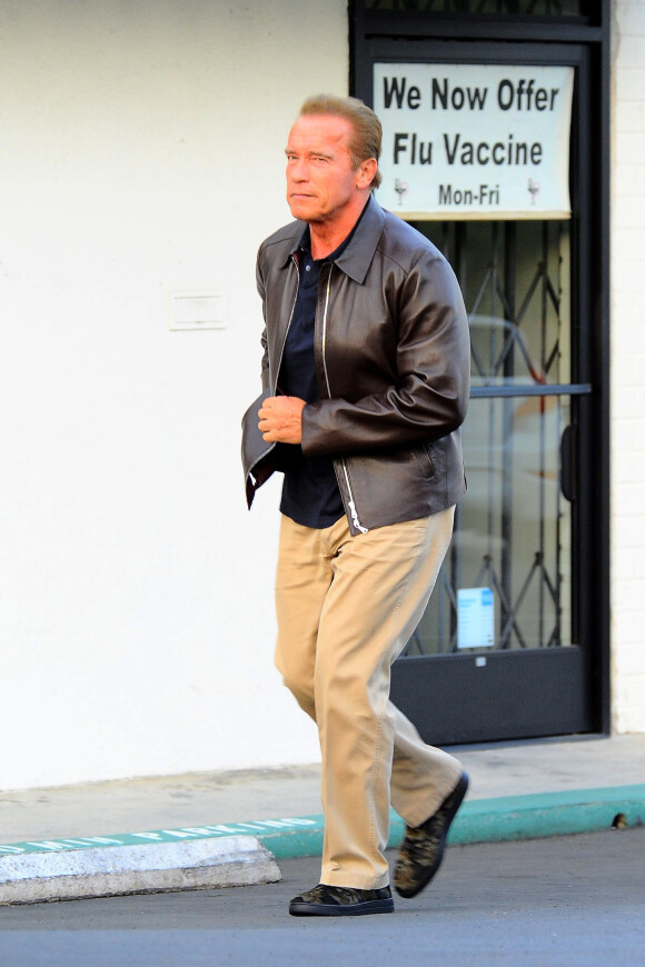 Arnold Schwarzenegger dans les rues de Los Angeles avec sa compagne Heather Milligan, le 7 août 2014.