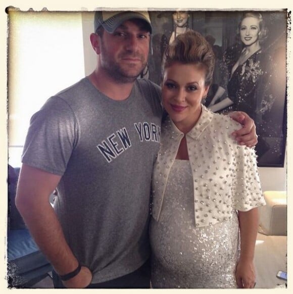 Alyssa Milano prend la pose, enceinte, avec son mari David Bugliari, le 5 août 2014.