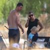 Exclusif - Robin Thicke en vacances au Lake Perris en compagnie de son fils Julian et d'amis, le 2 août 2014. 