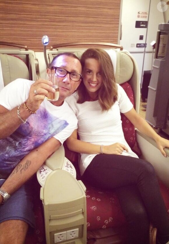 Erika Choperena, compagne d'Antoine Griezmann, en route pour la Coupe du monde au Brésil avec le papa du footballeur français, le 13 juin 2014