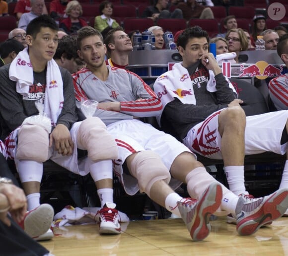 Chandler Parsons (25) photographié avec son ancienne équipe des Houston Rockets en mars 2013. Le jeune talent du basketball est aujourd'hui aux Dallas Mavericks et fréquenterait la jeune Kendall Jenner