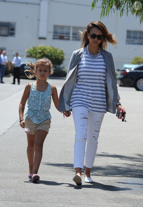 Jessica Alba et sa fille Honor dans les rues de Los Angeles, le 25 juillet 2014