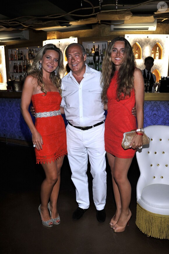 Fawaz Gruosi fête ses 62 ans avec ses filles Allegra et Violetta au Billionaire. Porto Cervo, le 8 août 2014.