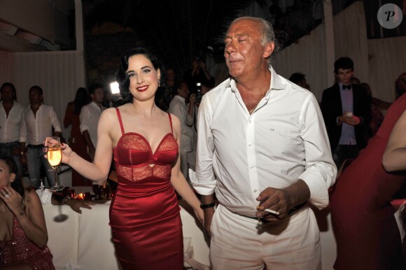 Dita von Teese et Fawaz Gruosi célèbrent les 62 ans du fondateur de de Grisogono au Billionaire. Porto Cervo, le 8 août 2014.