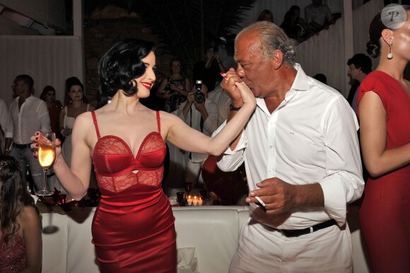 Dita von Teese et Fawaz Gruosi célèbrent les 62 ans du fondateur de de Grisogono au Billionaire. Porto Cervo, le 8 août 2014.