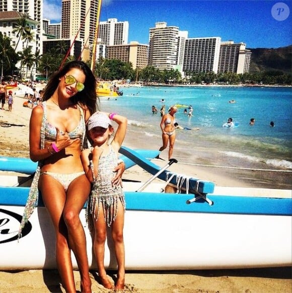 Alessandra Ambrosio et sa fille Anja, en vacances à Hawaï. Août 2014.