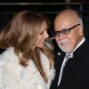 Céline Dion et son mari René Angélil arrivant à l'enregistrement de l'émission Vivement dimanche à Paris le 13 novembre 2013. Céline Dion a annoncé le 13 août 2014 dans un communiqué l'annulation jusqu'à nouvel ordre de toutes ses activités officielles pour rester auprès de son mari René Angélil et l'aider dans sa guérison, suite à l'ablation d'une tumeur cancéreuse en décembre 2013.