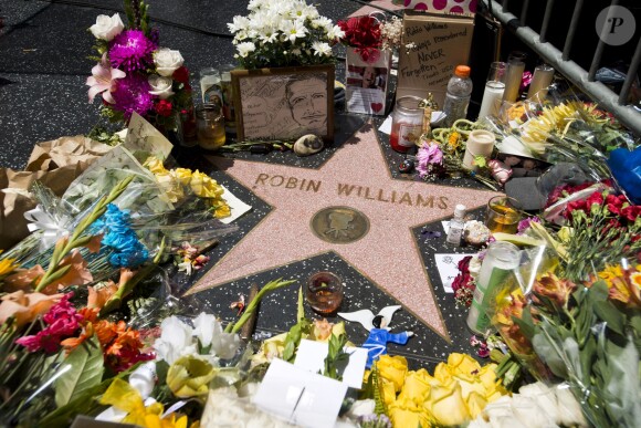 Hommages à Robin Williams sur son étoile sur le Walk of Fame à Los Angeles