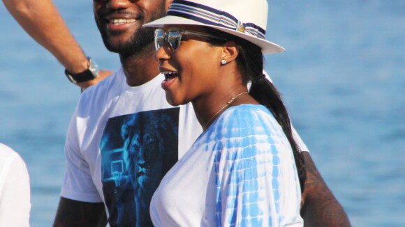 LeBron James, en vacances avec sa femme enceinte, révèle le prénom de sa fille