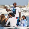 LeBron James et sa femme Savannah Brinson, enceinte, sont en vacances à Mykonos. Le 15 août 2014.