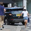 Exclusif - Pippa Middleton et son compagnon Nico Jackson rejoignent leur voiture en courant, car stationnée sur une voie de bus, sur Kings Road. Londres, le 9 août 2014.